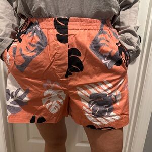 Aritzia Babaton Coral and Black Patterned Women's Shorts